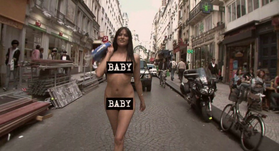 Baby baby baby par Make The Girl Dance (filles nues dans la rue)