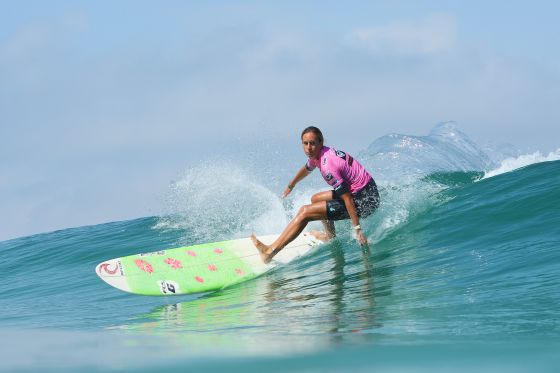 Justine Dupont a sorti la japonaise Yoko Furuichi puis l’hawaiienne Kelia Moniz au Roxy Jam 2009, championnat du monde de surf longboard féminin. Copyright Roxy / ASP/ Aquashot
