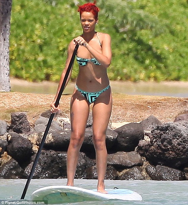 Rihanna stand up paddle surfing - Hawaii