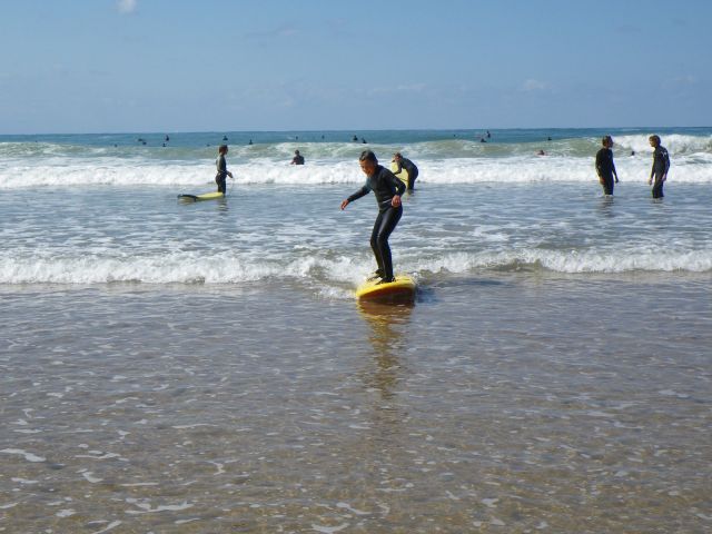 thomas surfe la vague avec un tres bon equilibre - photo philippe arosteguy