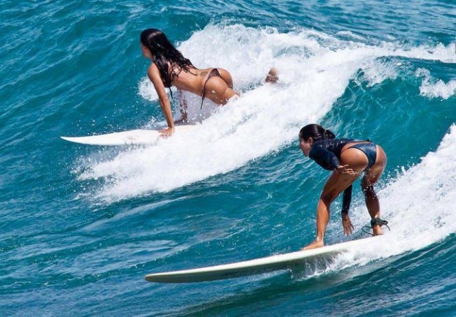 Trop de surfeuses en string sur Surf Prevention ?