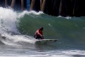Sally Fitzgibbons surfe avec un Casque après une Rupture du Tympan
