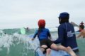 Casque en Surf : bien utile pour protéger la Tête des Enfants